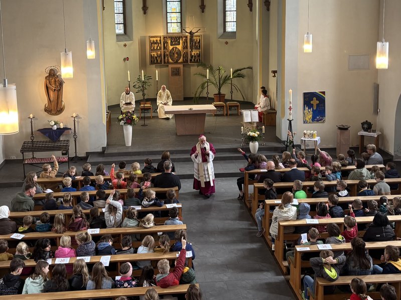 Titelbild für Beitrag: Wo Zukunftsträume wachsen: 25 Jahre St. Mechthild-Grundschule